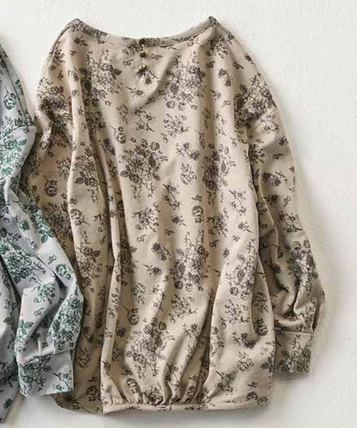 IEDIT(イディット)の「IEDIT アンティーク調が素敵な ピオニーブーケプリントトップス(Tシャツ/カットソー・レディース・グレー系その他/ベージュ系その他/パープル系その他・MEDIUM/LARGE/X-LARGE)」の3枚目の写真