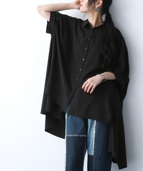 osharewalker(オシャレウォーカー)の「『ボリューム袖フレアデザインシャツ』(シャツ/ブラウス・レディース・ブラック/オフホワイト・FREE)」の1枚目の写真