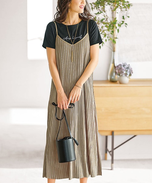 BELLUNA PLUS（ベルーナ）の「プリーツ使いワンピースアンサンブル（ワンピース・レディース・ブラック/カーキ/グレー系その他・MEDIUM/LARGE/X-LARGE）」の2枚目の写真