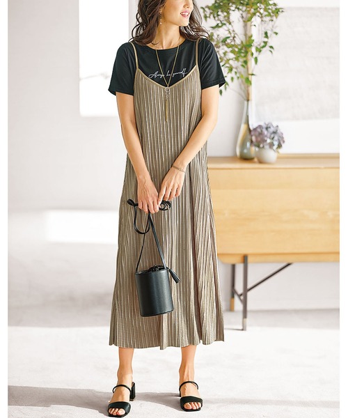 BELLUNA PLUS（ベルーナ）の「プリーツ使いワンピースアンサンブル（ワンピース・レディース・ブラック/カーキ/グレー系その他・MEDIUM/LARGE/X-LARGE）」の4枚目の写真