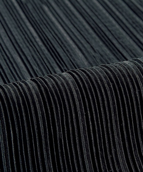 BELLUNA PLUS（ベルーナ）の「プリーツ使いワンピースアンサンブル（ワンピース・レディース・ブラック/カーキ/グレー系その他・MEDIUM/LARGE/X-LARGE）」の11枚目の写真