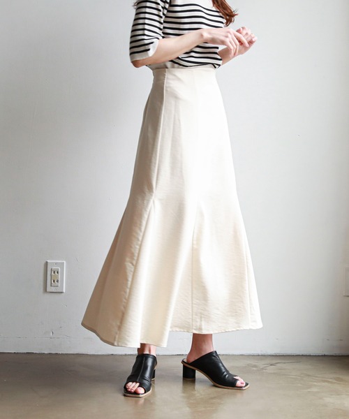 feepur（フェピュール）の「ストレッチマーメイドロングスカート（スカート・レディース・ベージュ/ブラック/パープル/アイボリー・MEDIUM）」の2枚目の写真