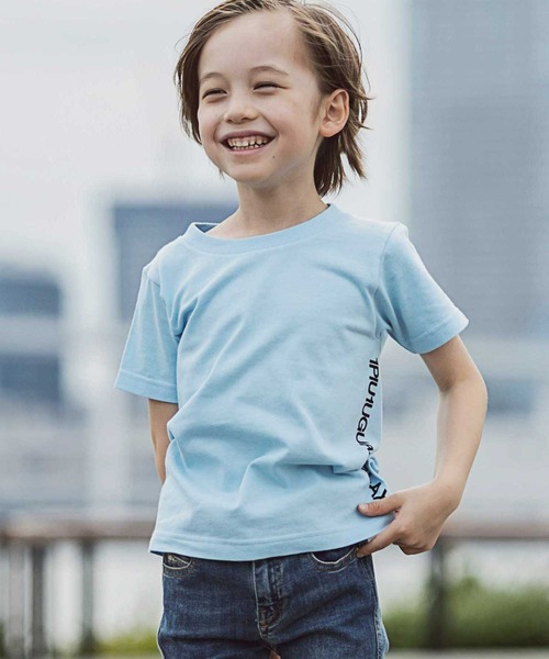 1piu1uguale3 RELAX(ウノピュウノウグァーレトレリラックス)の「1PIU1UGUALE3 RELAX(1PIU1UGUALE3 RELAX) キッズバックロゴプリントT(Tシャツ/カットソー・キッズ・ホワイト/ブラック/チャコールグレー/ネイビー/ライトブルー/グリーン/ロイヤルブルー/パープル/ライトピンク・150/140/130/110/120)」の5枚目の写真