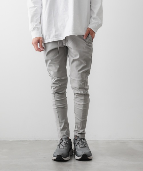ATTACHMENT(アタッチメント)の「コットン・レーヨン ストレッチツイルパンツ / CO / RY STRETCH TWILL THREE DIMENSIONAL PANTS(その他パンツ・メンズ・ライトグレー/ブラック・1/2/3)」の1枚目の写真