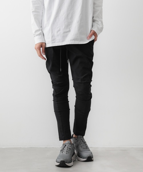 ATTACHMENT(アタッチメント)の「コットン・レーヨン ストレッチツイルパンツ / CO / RY STRETCH TWILL THREE DIMENSIONAL PANTS(その他パンツ・メンズ・ライトグレー/ブラック・1/2/3)」の2枚目の写真