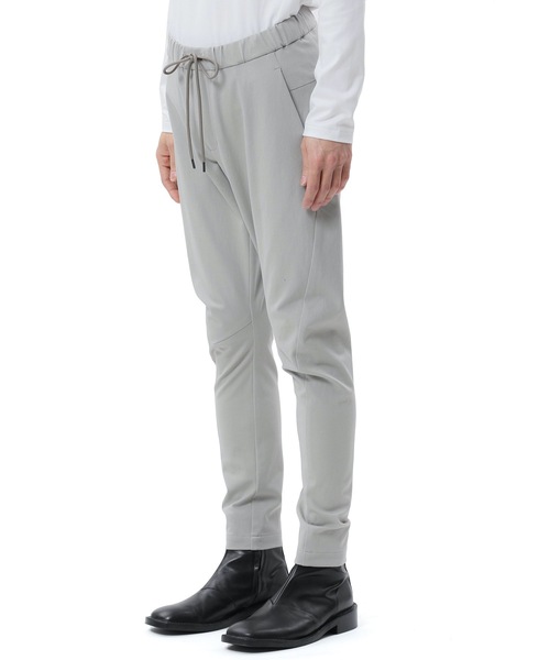 ATTACHMENT(アタッチメント)の「コットン・レーヨン ストレッチツイルパンツ / CO / RY STRETCH TWILL THREE DIMENSIONAL PANTS(その他パンツ・メンズ・ライトグレー/ブラック・1/2/3)」の3枚目の写真