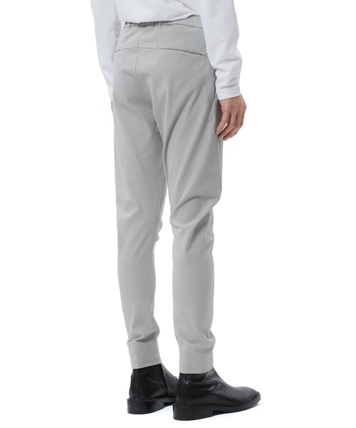 ATTACHMENT(アタッチメント)の「コットン・レーヨン ストレッチツイルパンツ / CO / RY STRETCH TWILL THREE DIMENSIONAL PANTS(その他パンツ・メンズ・ライトグレー/ブラック・1/2/3)」の4枚目の写真