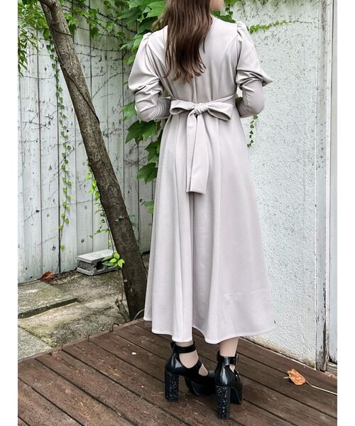 EATME(イートミー)の「ジュリエットスリーブワンピース(ワンピース・レディース・ブラック/ベージュ・SMALL/MEDIUM)」の15枚目の写真