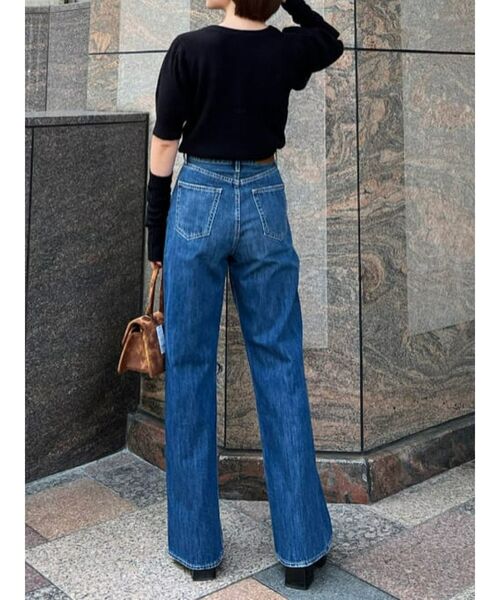 EVRIS（エヴリス）の「タックボリュームフレアパンツ（デニムパンツ・レディース・インディゴブルー/ブルー・SMALL/MEDIUM）」の4枚目の写真