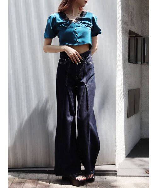 EVRIS（エヴリス）の「タックボリュームフレアパンツ（デニムパンツ・レディース・インディゴブルー/ブルー・SMALL/MEDIUM）」の13枚目の写真