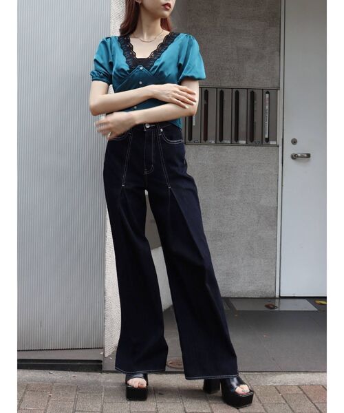 EVRIS（エヴリス）の「タックボリュームフレアパンツ（デニムパンツ・レディース・インディゴブルー/ブルー・SMALL/MEDIUM）」の14枚目の写真