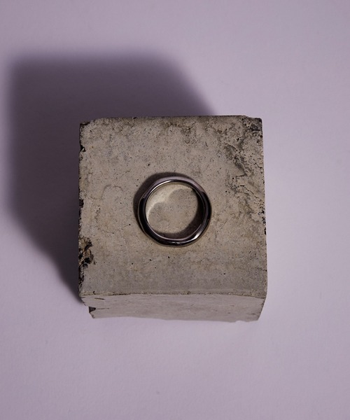 JUNRED（ジュンレッド）の「ital. from JUNRed / wavy ring thin（リング・メンズ・シルバー・L/S）」の2枚目の写真