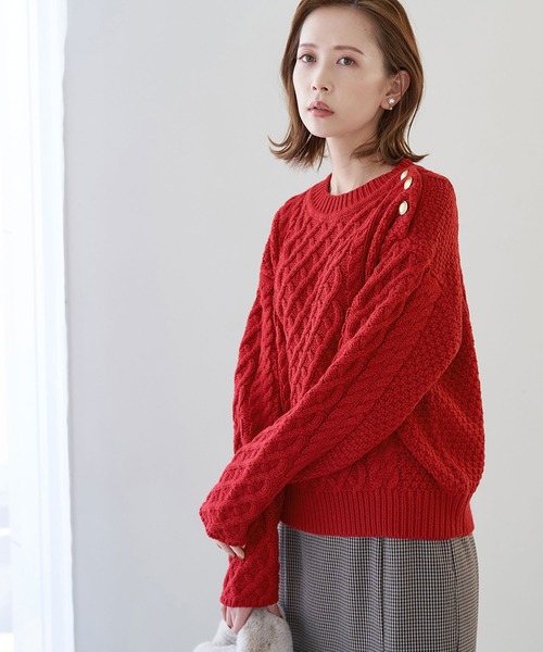 ROPE' PICNIC(ロペピクニック)の「【WEB限定カラー:レッド】バンドンニットゴールド釦ケーブルプルオーバー(ニット/セーター・レディース・ブラック/レッド/ブルー/オレンジ系その他/キナリ・38)」の4枚目の写真