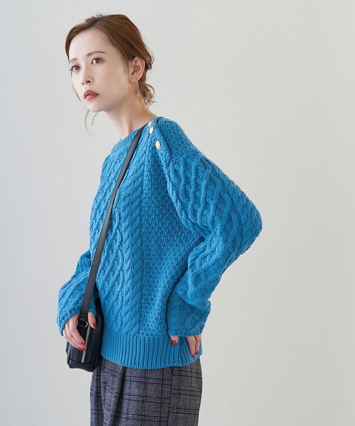 ROPE' PICNIC(ロペピクニック)の「【WEB限定カラー:レッド】バンドンニットゴールド釦ケーブルプルオーバー(ニット/セーター・レディース・ブラック/レッド/ブルー/オレンジ系その他/キナリ・38)」の3枚目の写真