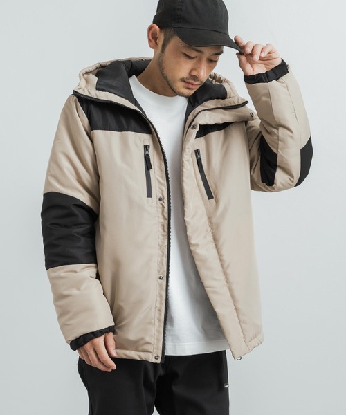 Rocky Monroe(ロッキーモンロー)の「オーバーサイズ 配色切り替え中綿ジャケット ビッグシルエット(ブルゾン・メンズ・ベージュ/ネイビー/ブラック/レッド・M/L/XL)」の3枚目の写真
