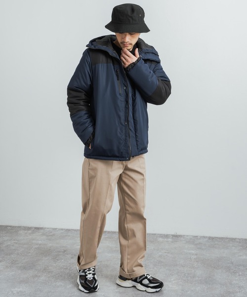Rocky Monroe(ロッキーモンロー)の「オーバーサイズ 配色切り替え中綿ジャケット ビッグシルエット(ブルゾン・メンズ・ベージュ/ネイビー/ブラック/レッド・M/L/XL)」の6枚目の写真