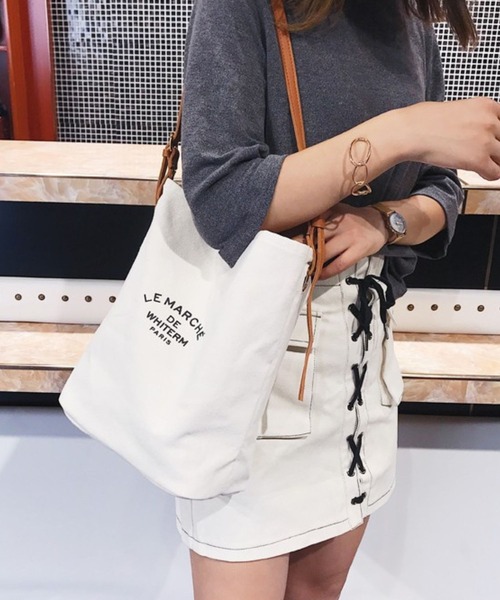 florist（フローリスト）の「【2WAY/A4収納可】【ポーチ付き】配色レザーキャンバスカジュアルトートバッグ/ショルダーバッグ（トートバッグ・レディース・ホワイト×ブラック/ホワイト×ブラウン・FREE）」の3枚目の写真