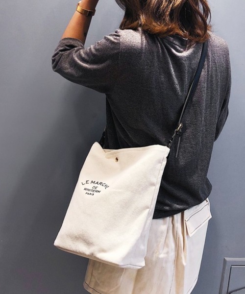 florist（フローリスト）の「【2WAY/A4収納可】【ポーチ付き】配色レザーキャンバスカジュアルトートバッグ/ショルダーバッグ（トートバッグ・レディース・ホワイト×ブラック/ホワイト×ブラウン・FREE）」の12枚目の写真