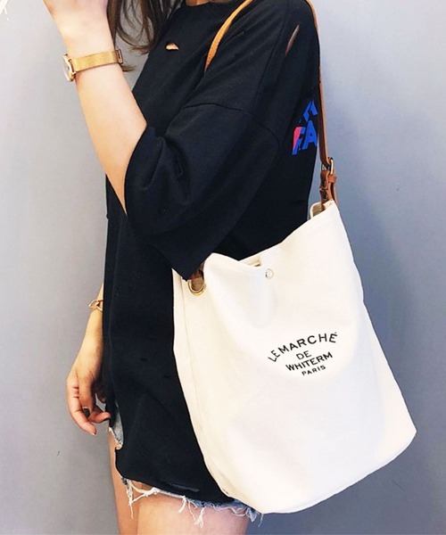 florist（フローリスト）の「【2WAY/A4収納可】【ポーチ付き】配色レザーキャンバスカジュアルトートバッグ/ショルダーバッグ（トートバッグ・レディース・ホワイト×ブラック/ホワイト×ブラウン・FREE）」の8枚目の写真