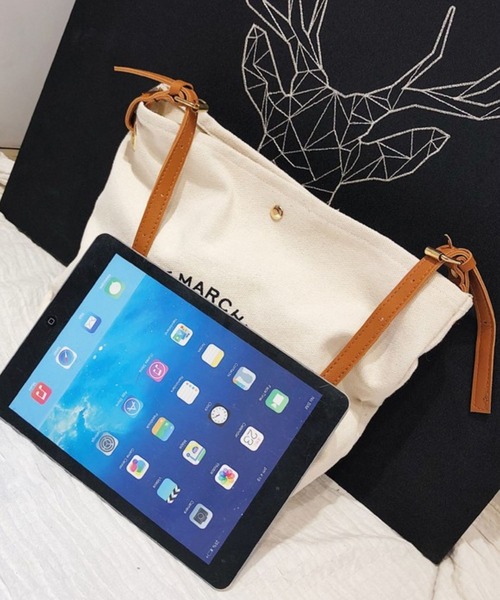 florist（フローリスト）の「【2WAY/A4収納可】【ポーチ付き】配色レザーキャンバスカジュアルトートバッグ/ショルダーバッグ（トートバッグ・レディース・ホワイト×ブラック/ホワイト×ブラウン・FREE）」の10枚目の写真