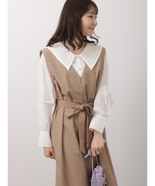 Te chichi TERRASSE(テチチテラス)の「刺繍カラーブラウス(シャツ/ブラウス・レディース・ネイビー/グレー/オフホワイト・フリ-)」の6枚目の写真