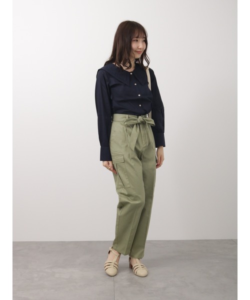 Te chichi TERRASSE(テチチテラス)の「刺繍カラーブラウス(シャツ/ブラウス・レディース・ネイビー/グレー/オフホワイト・フリ-)」の7枚目の写真