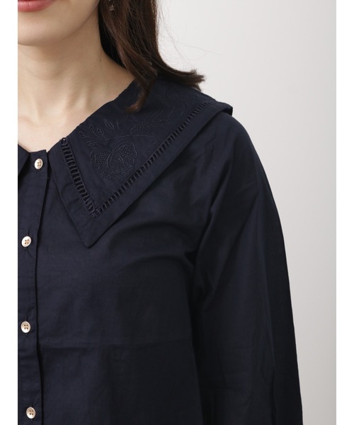 Te chichi TERRASSE(テチチテラス)の「刺繍カラーブラウス(シャツ/ブラウス・レディース・ネイビー/グレー/オフホワイト・フリ-)」の13枚目の写真