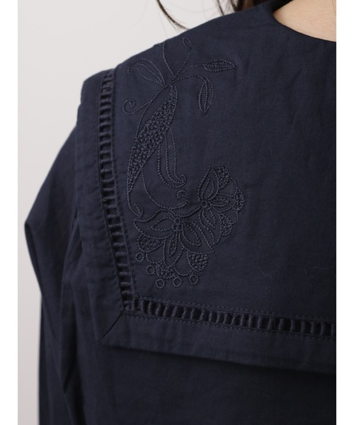 Te chichi TERRASSE(テチチテラス)の「刺繍カラーブラウス(シャツ/ブラウス・レディース・ネイビー/グレー/オフホワイト・フリ-)」の14枚目の写真