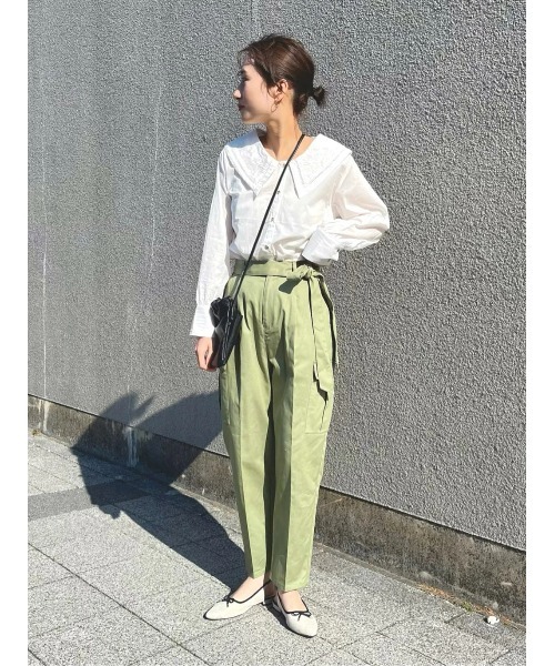 Te chichi TERRASSE(テチチテラス)の「刺繍カラーブラウス(シャツ/ブラウス・レディース・ネイビー/グレー/オフホワイト・フリ-)」の17枚目の写真
