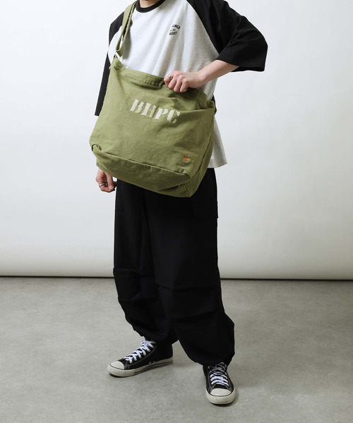 BEVERLY HILLS POLO CLUB（ビバリーヒルズポロクラブ）の「【BEVERLY HILLS POLO CLUB】 ステンシルロゴキャンバス ニュースペーパーバッグ/ビッグショルダーバッグ（ショルダーバッグ・レディース・オリーブ/オフホワイト/ベージュ・FREE）」の14枚目の写真