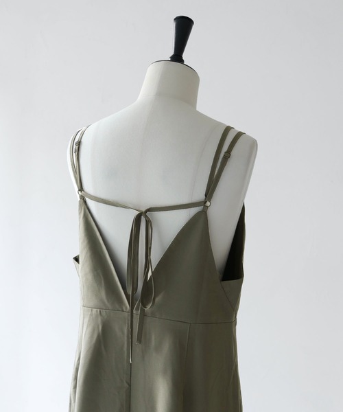 cheriella（シェリエラ）の「【cheriella】WEB限定マルチWAYキャミワンピース WEB LIMITED MULTI-WAY CAMI DRESS（ワンピース・レディース・ブラック/カーキ・M）」の14枚目の写真