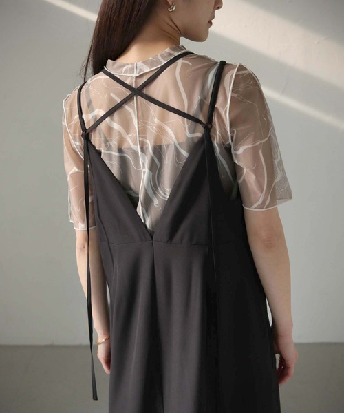 cheriella（シェリエラ）の「【cheriella】WEB限定マルチWAYキャミワンピース WEB LIMITED MULTI-WAY CAMI DRESS（ワンピース・レディース・ブラック/カーキ・M）」の4枚目の写真
