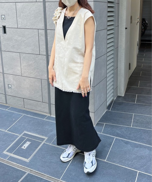 feepur（フェピュール）の「リネン混深Vベスト（ベスト・レディース・ブラック/アイボリー・MEDIUM）」の15枚目の写真