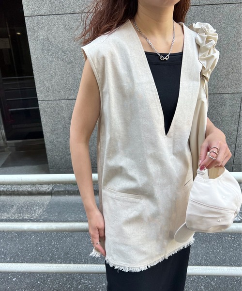 feepur（フェピュール）の「リネン混深Vベスト（ベスト・レディース・ブラック/アイボリー・MEDIUM）」の12枚目の写真