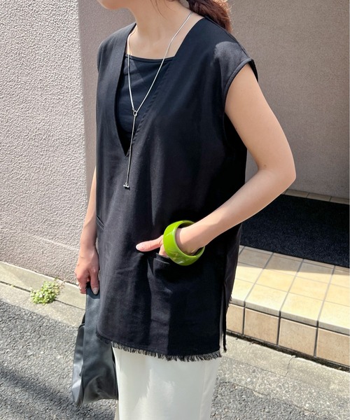 feepur（フェピュール）の「リネン混深Vベスト（ベスト・レディース・ブラック/アイボリー・MEDIUM）」の8枚目の写真