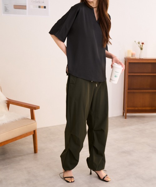 Ada.(エイダ)の「夏の大人カジュアル ドルマンスキッパー オーバーサイズ ブラウス(シャツ/ブラウス・レディース・ブラック/アイボリー・FREE)」の3枚目の写真