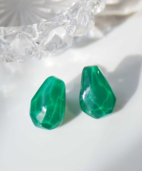 dictionary（ディクショナリー）の「カラフル ドロップ ピアス 【 DICTIONARY / ディクショナリー 】（ピアス（両耳用）・レディース・ブラウン系/グリーン系/ホワイト系/ブルー系/イエロー系/レッド系/ブラック/ブルー/グリーン/レッド/イエロー・FREE）」の5枚目の写真