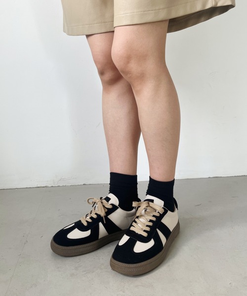 CLEA（クレア）の「配色ジャーマントレーナースニーカー（スニーカー・レディース・アイボリー/ブラック/ベージュ・23.5cm/24.5cm/22.5cm）」の14枚目の写真