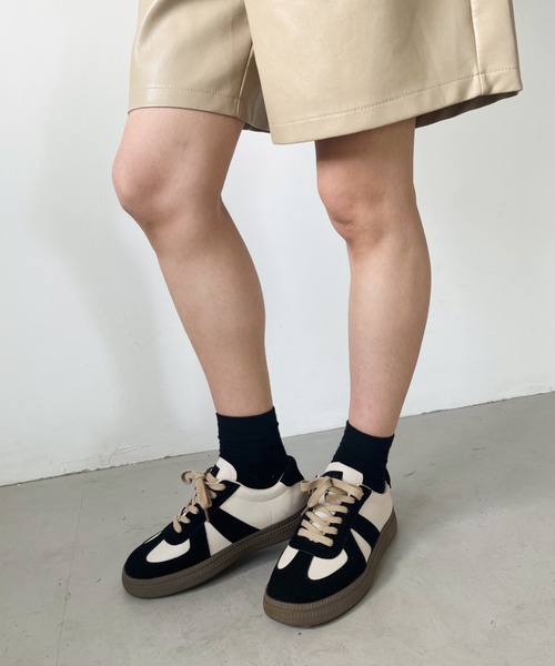 CLEA（クレア）の「配色ジャーマントレーナースニーカー（スニーカー・レディース・アイボリー/ブラック/ベージュ・23.5cm/24.5cm/22.5cm）」の15枚目の写真