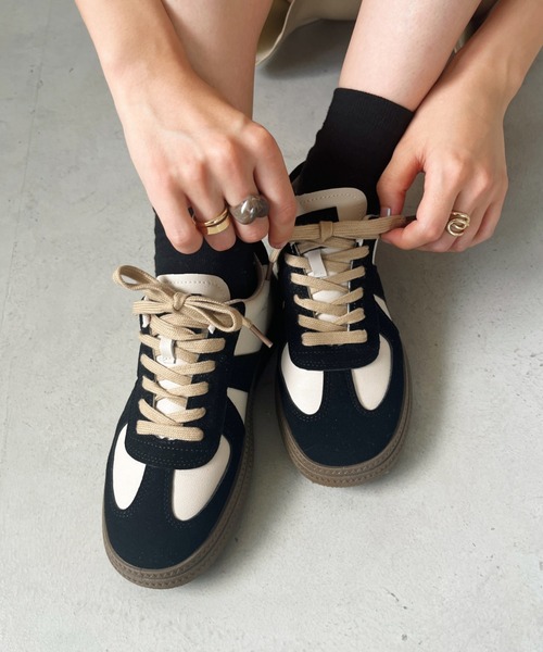 CLEA（クレア）の「配色ジャーマントレーナースニーカー（スニーカー・レディース・アイボリー/ブラック/ベージュ・23.5cm/24.5cm/22.5cm）」の21枚目の写真