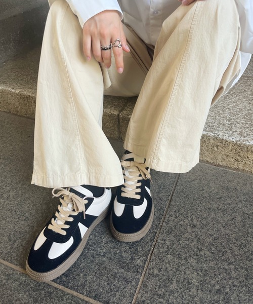 CLEA（クレア）の「配色ジャーマントレーナースニーカー（スニーカー・レディース・アイボリー/ブラック/ベージュ・23.5cm/24.5cm/22.5cm）」の20枚目の写真