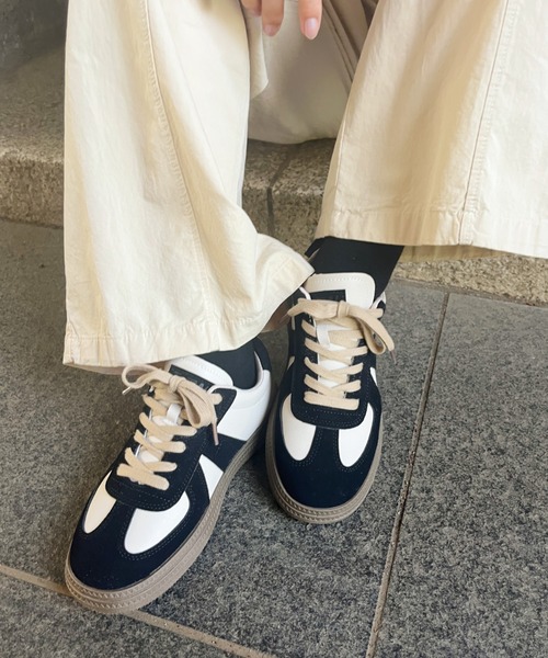 CLEA（クレア）の「配色ジャーマントレーナースニーカー（スニーカー・レディース・アイボリー/ブラック/ベージュ・23.5cm/24.5cm/22.5cm）」の18枚目の写真