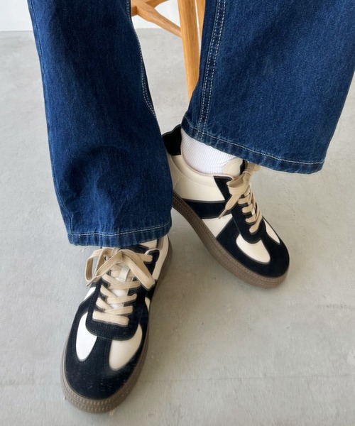 CLEA（クレア）の「配色ジャーマントレーナースニーカー（スニーカー・レディース・アイボリー/ブラック/ベージュ・23.5cm/24.5cm/22.5cm）」の16枚目の写真