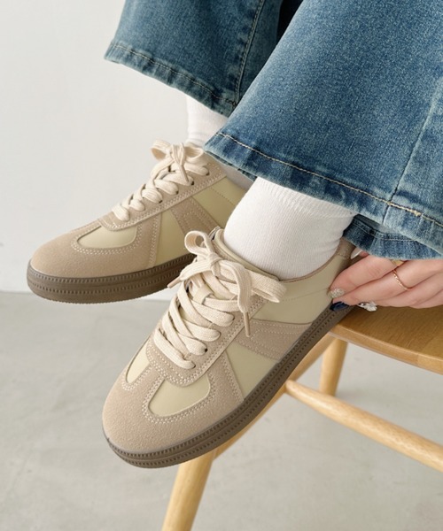 CLEA（クレア）の「配色ジャーマントレーナースニーカー（スニーカー・レディース・アイボリー/ブラック/ベージュ・23.5cm/24.5cm/22.5cm）」の10枚目の写真