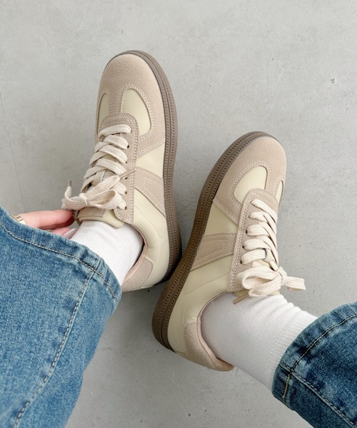 CLEA（クレア）の「配色ジャーマントレーナースニーカー（スニーカー・レディース・アイボリー/ブラック/ベージュ・23.5cm/24.5cm/22.5cm）」の8枚目の写真