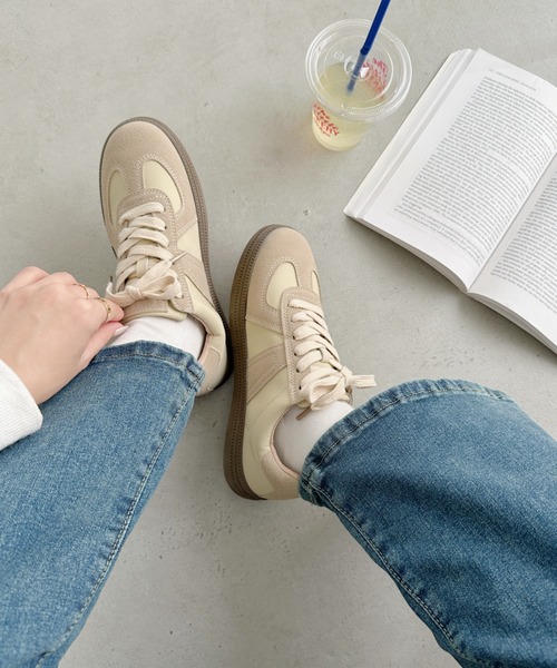 CLEA（クレア）の「配色ジャーマントレーナースニーカー（スニーカー・レディース・アイボリー/ブラック/ベージュ・23.5cm/24.5cm/22.5cm）」の7枚目の写真