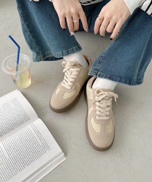 CLEA（クレア）の「配色ジャーマントレーナースニーカー（スニーカー・レディース・アイボリー/ブラック/ベージュ・23.5cm/24.5cm/22.5cm）」の5枚目の写真