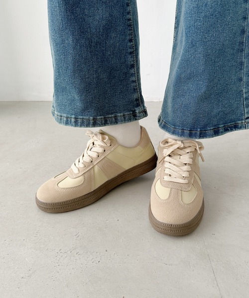 CLEA（クレア）の「配色ジャーマントレーナースニーカー（スニーカー・レディース・アイボリー/ブラック/ベージュ・23.5cm/24.5cm/22.5cm）」の4枚目の写真