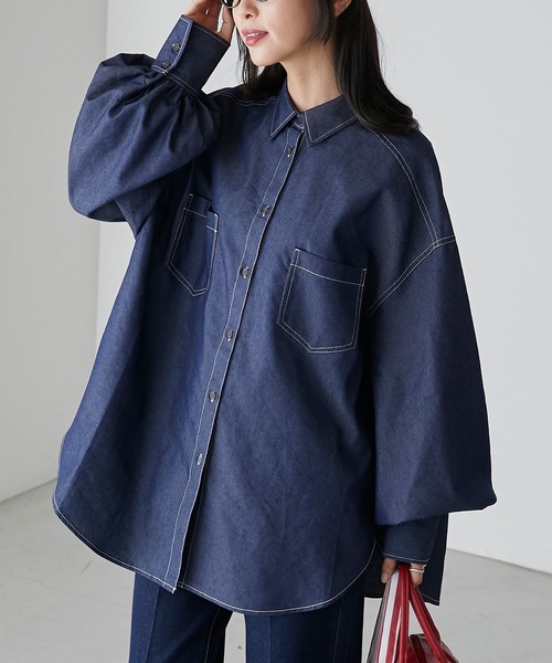 BONLECILL（ボンルシール）の「ボリュームスリーブ オーバーデニムシャツ（シャツ/ブラウス・レディース・ネイビー/ネイビー系1・FREE）」の2枚目の写真
