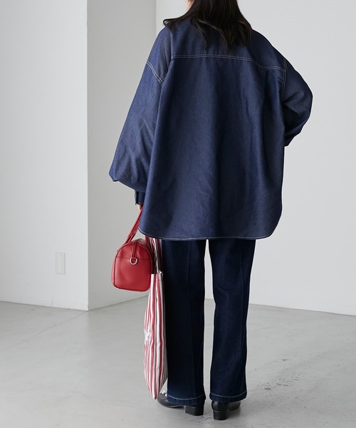 BONLECILL（ボンルシール）の「ボリュームスリーブ オーバーデニムシャツ（シャツ/ブラウス・レディース・ネイビー/ネイビー系1・FREE）」の9枚目の写真